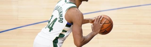 半岛体育app下载-再临绝境又要翻山 大战当前字母哥仍有轻松心态