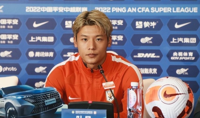 半岛体育-鲁能主场踢铜梁龙首发预测！全新中卫搭档亮相，王大雷领衔出战