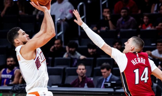 半岛体育app下载-热火双星56分拯救希罗，布克24+9+9难救主，太阳无缘20分大逆转